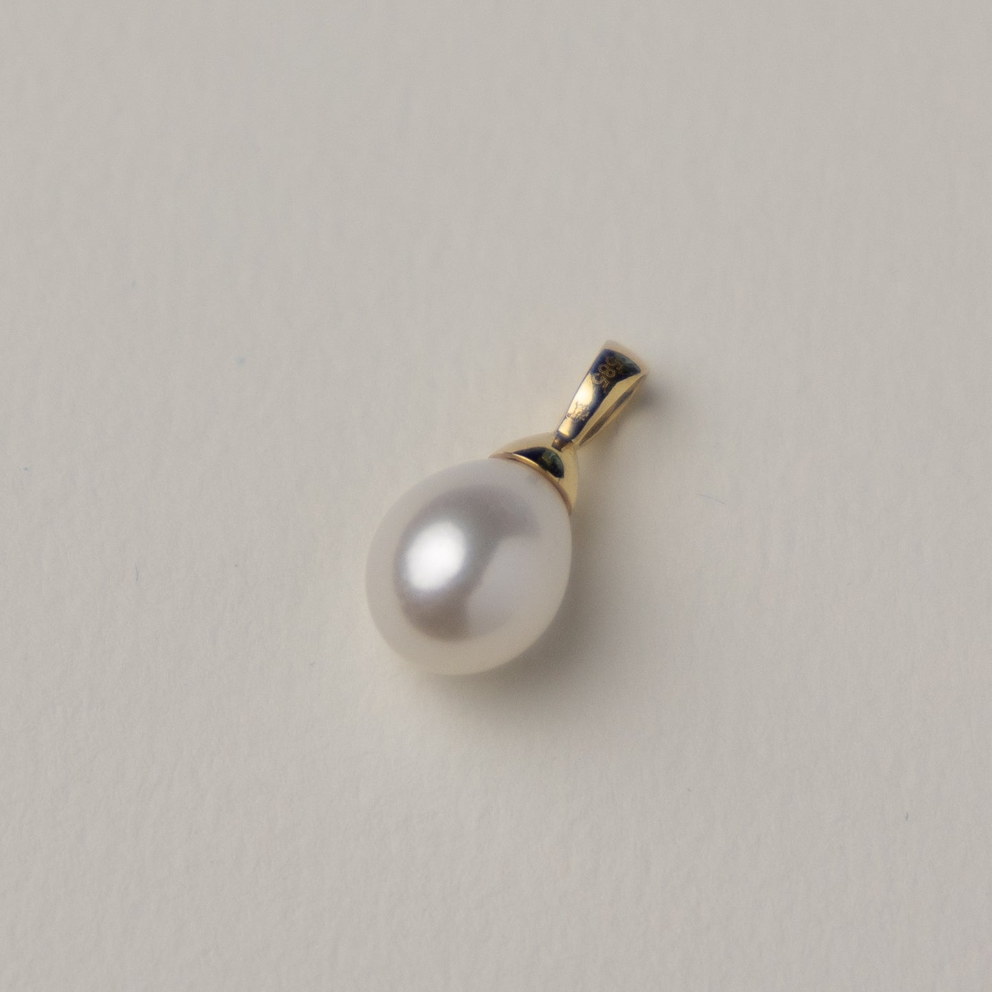 14 carat pearl pendant