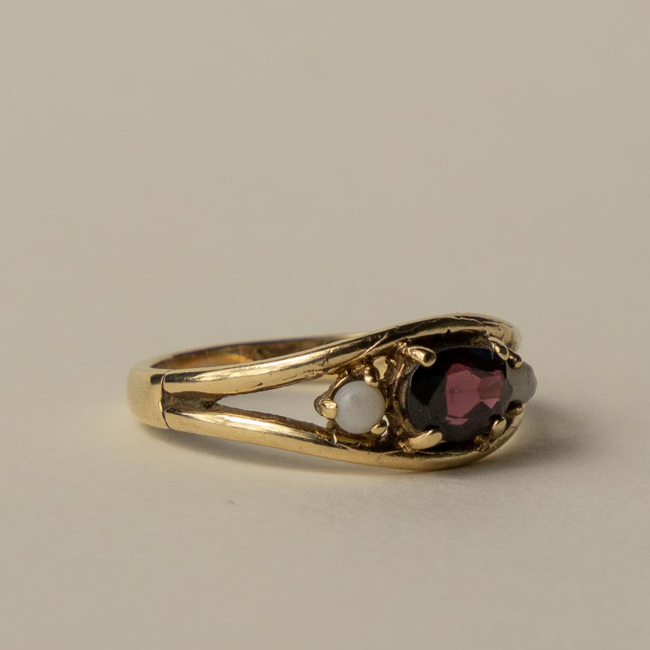 9ct garnet & opal ring