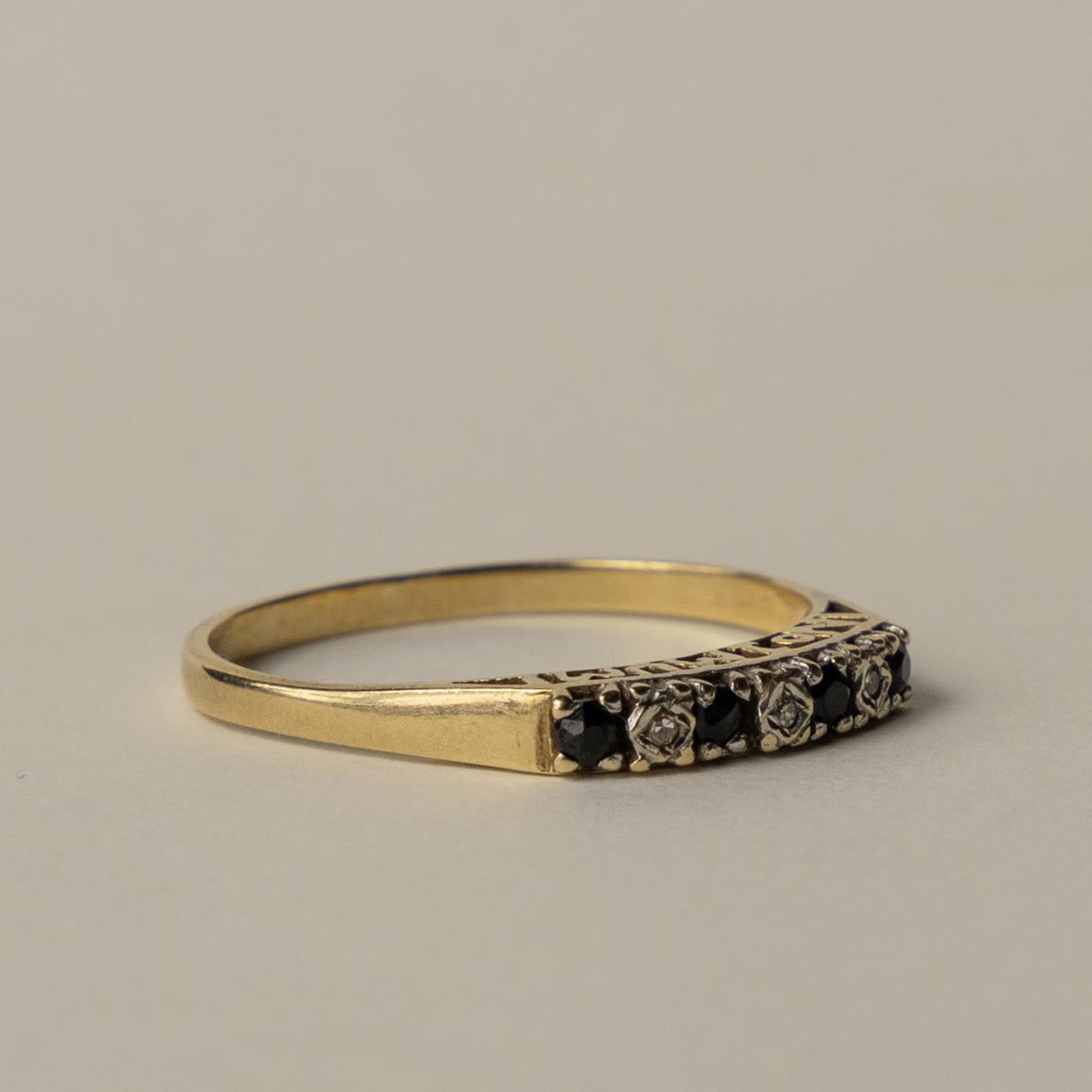 9ct 'NO 1 MUM' ring