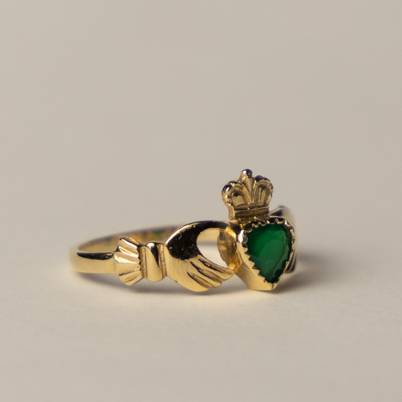9ct gold claddagh emerald ring