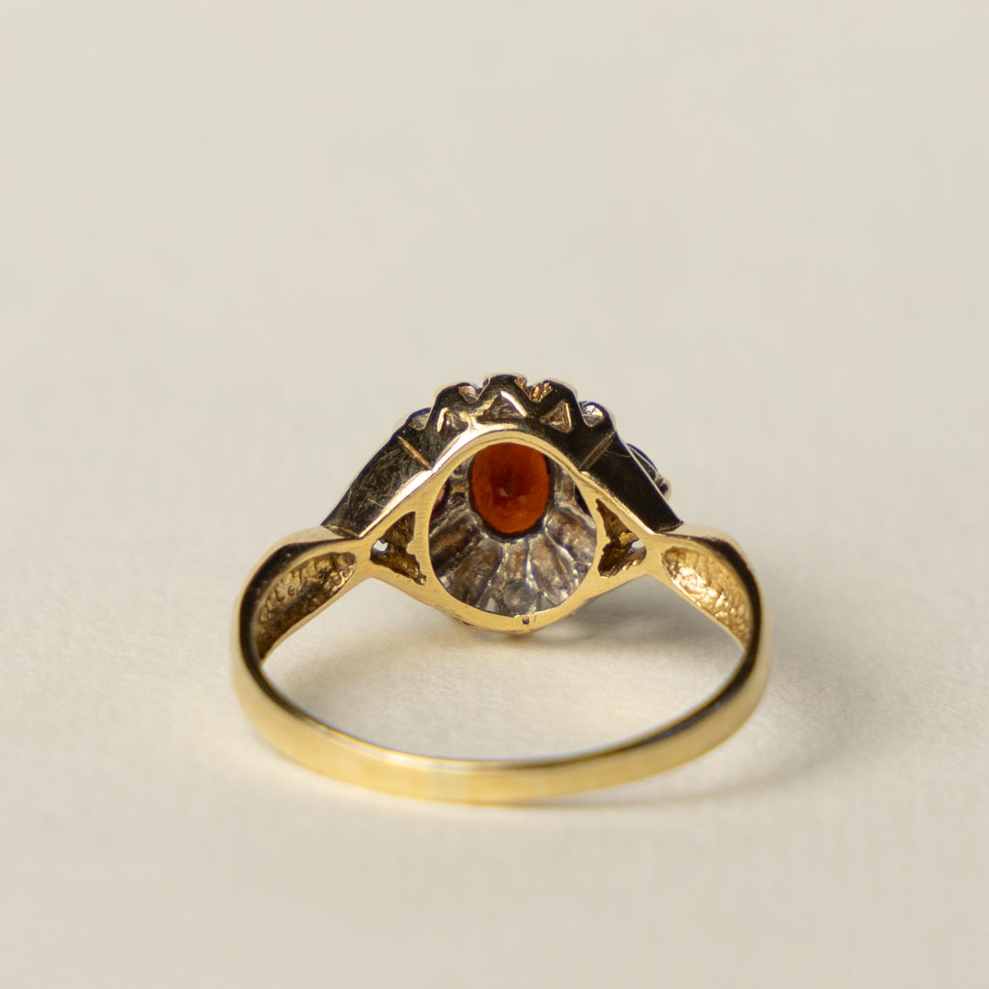 9ct garnet & diamond ring