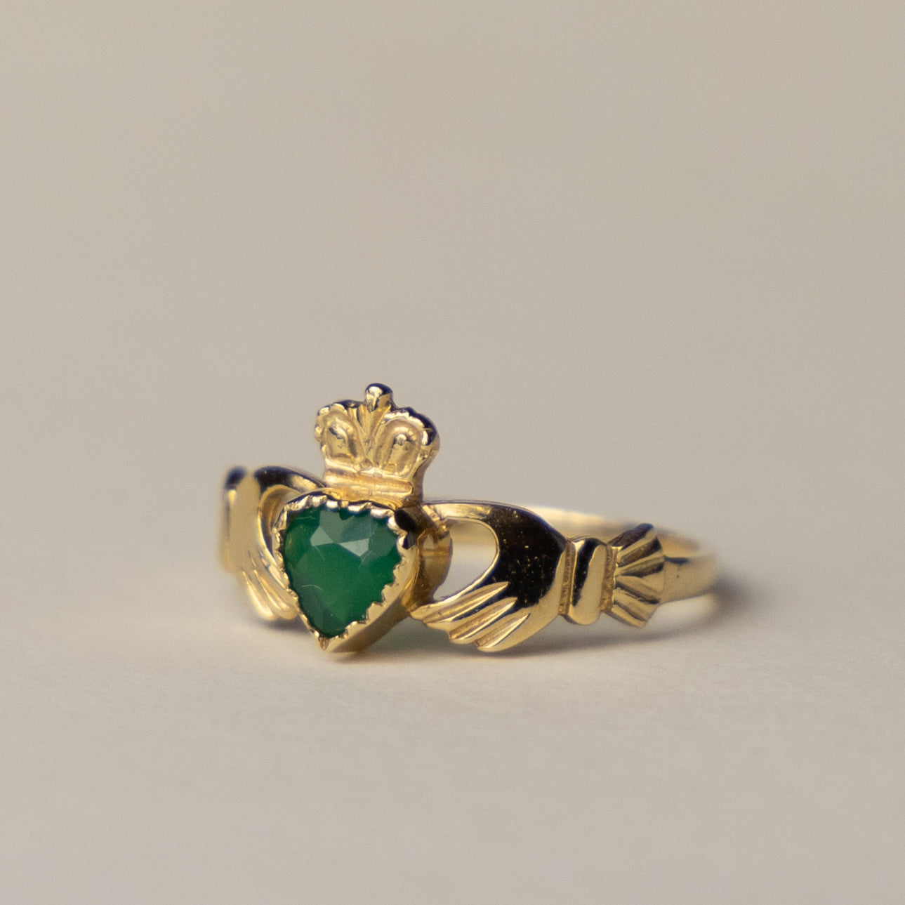 9ct gold claddagh emerald ring
