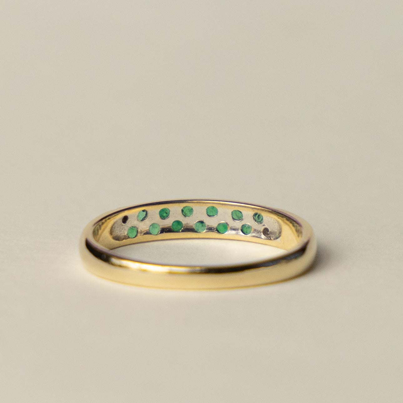 9ct emerald & diamond band ring