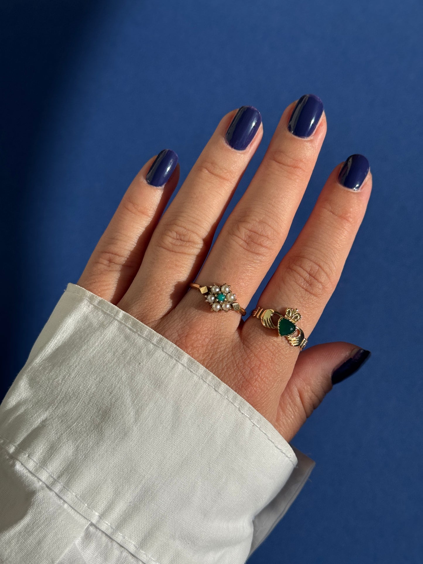 9ct gold claddagh emerald ring