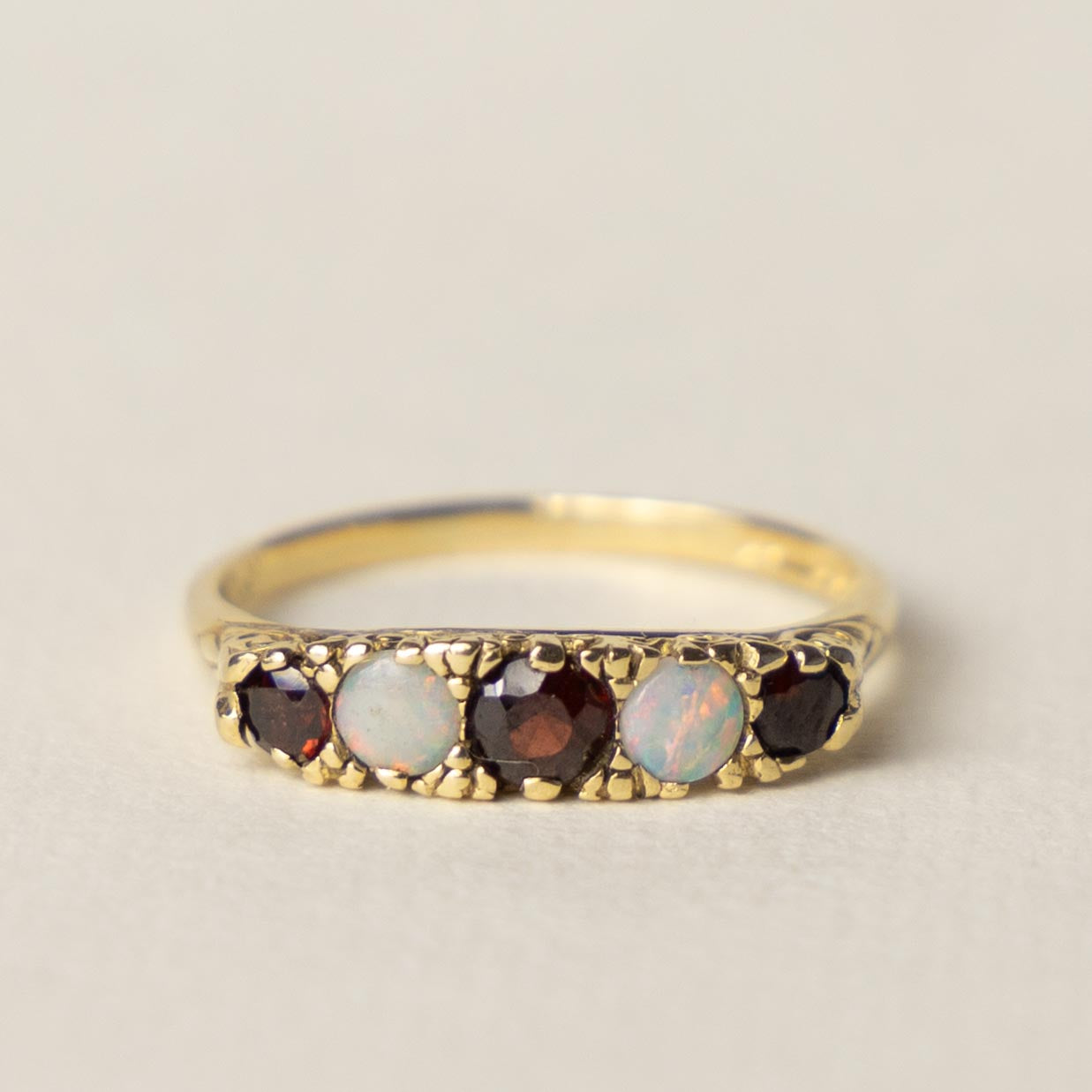 9ct opal & garnet boat