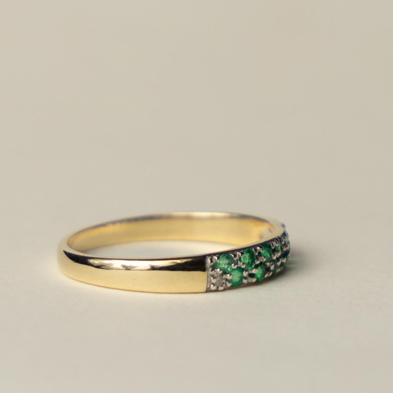 9ct emerald & diamond band ring