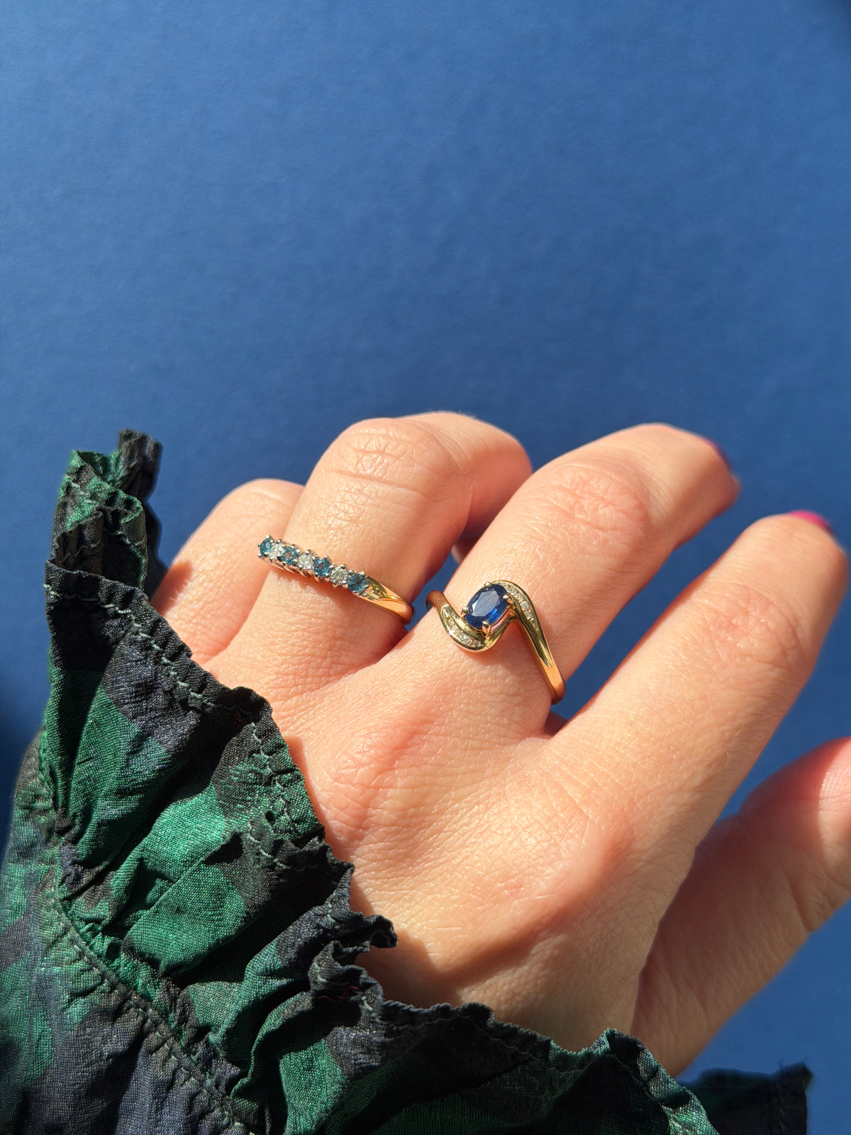9ct sapphire & diamond twist ring
