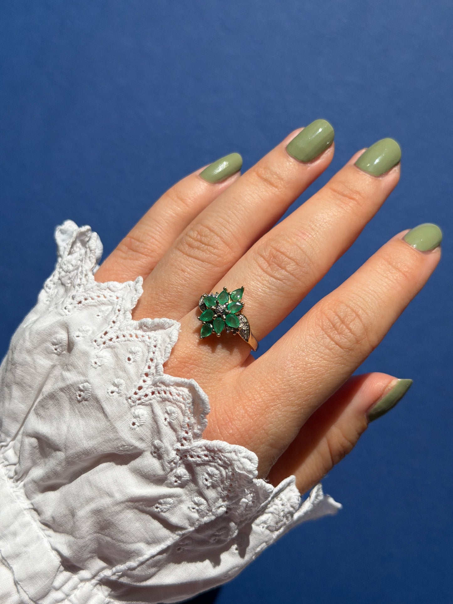 9ct emerald & diamond flower cluster ring