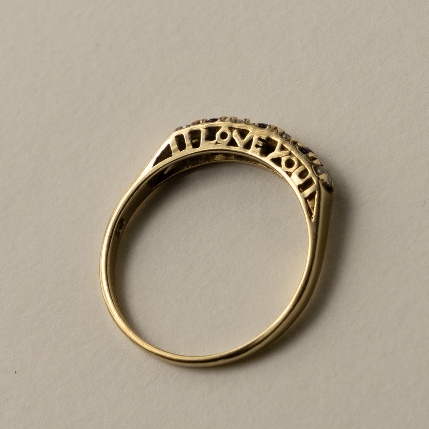 9ct 'I LOVE YOU' ring