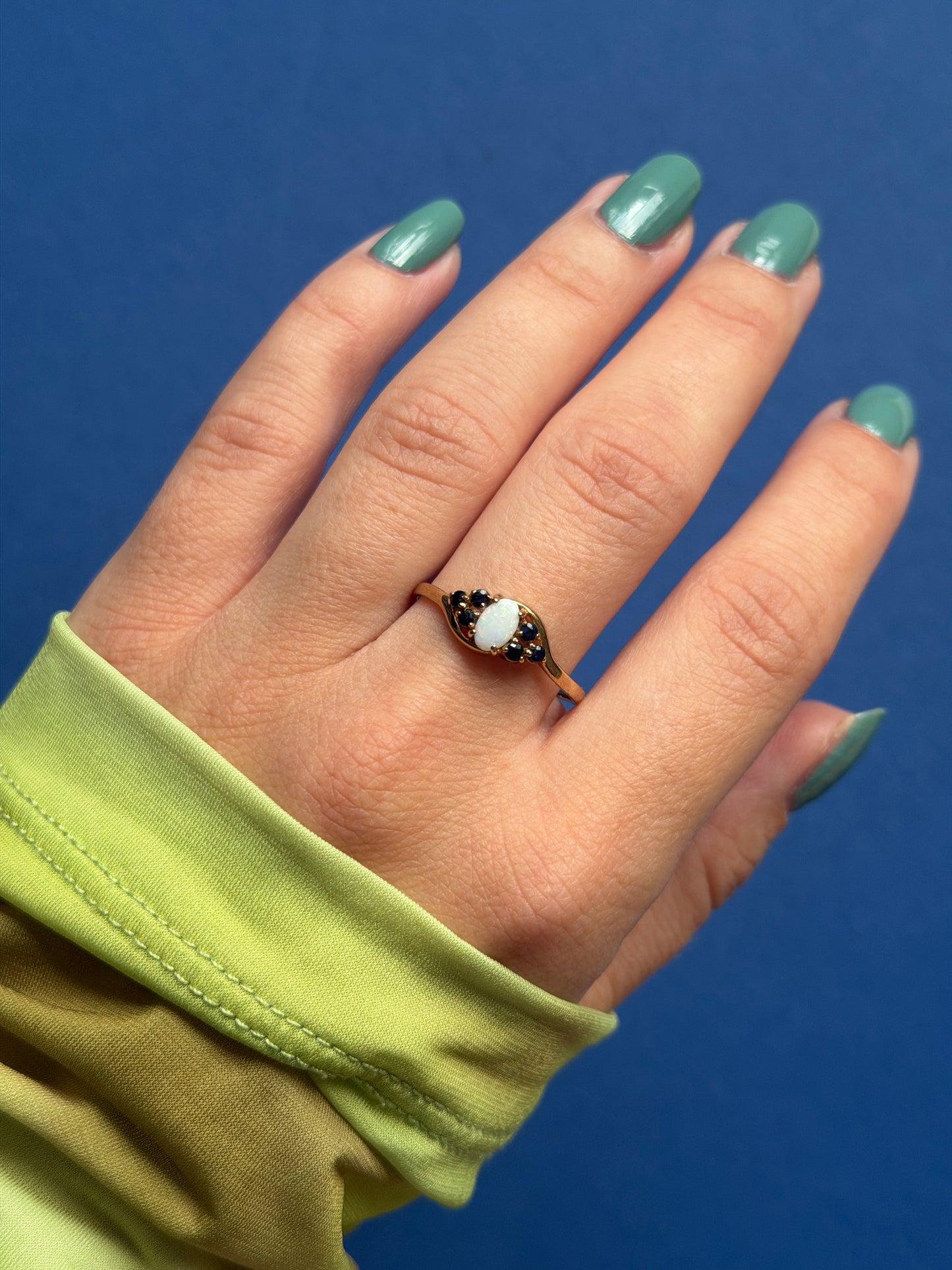 9ct opal & sapphire ring