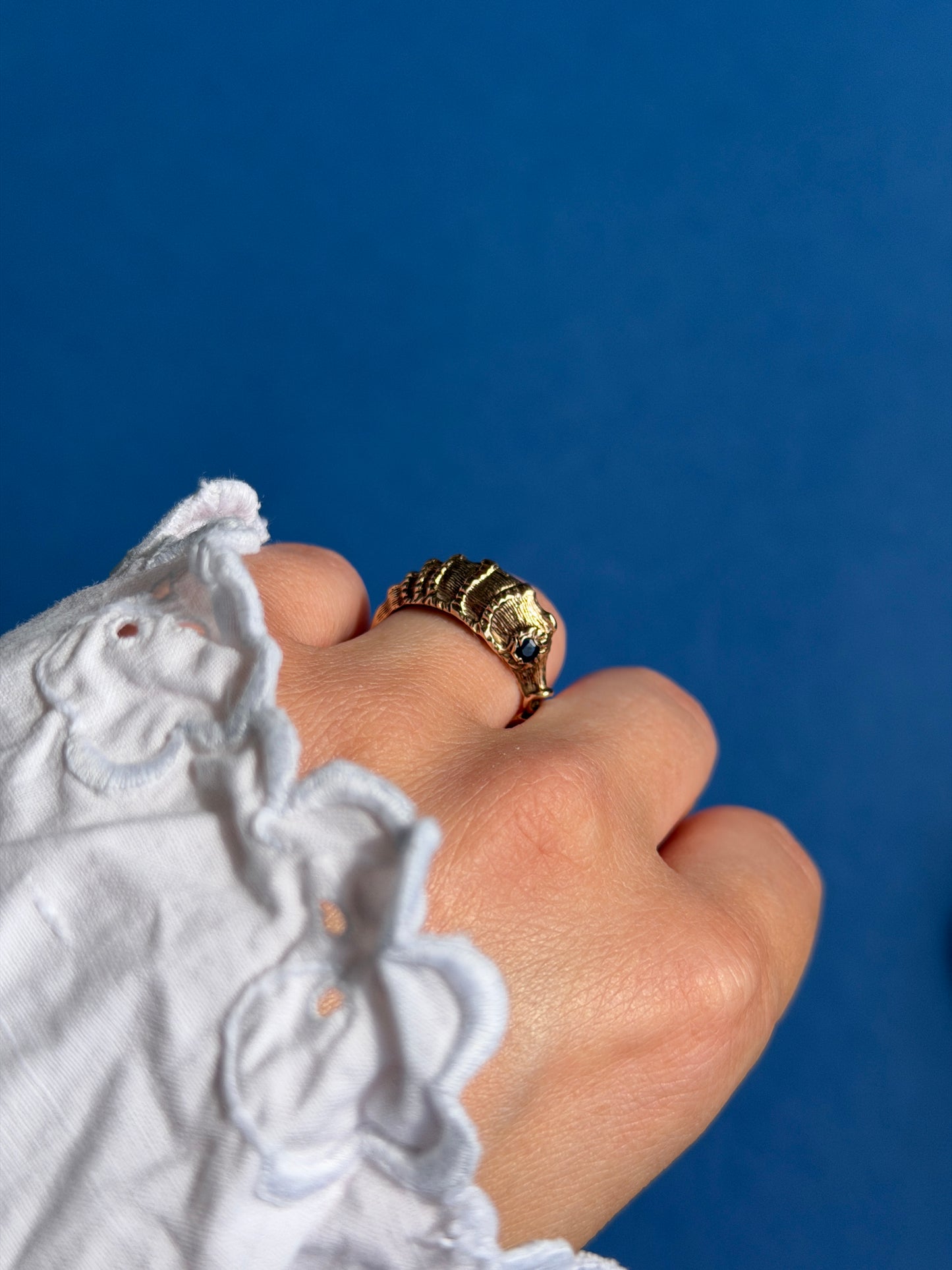9ct seahorse sapphire ring