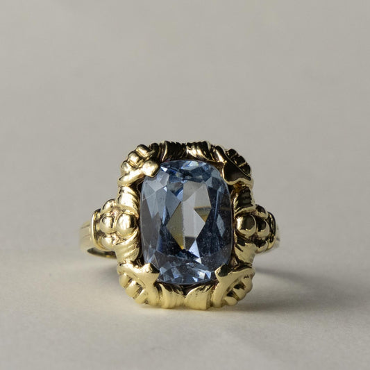 14ct topaz decorated ring