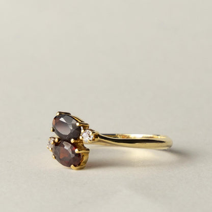 18ct garnet & diamond ring