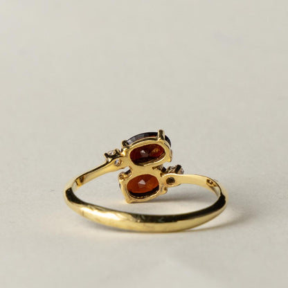 18ct garnet & diamond ring