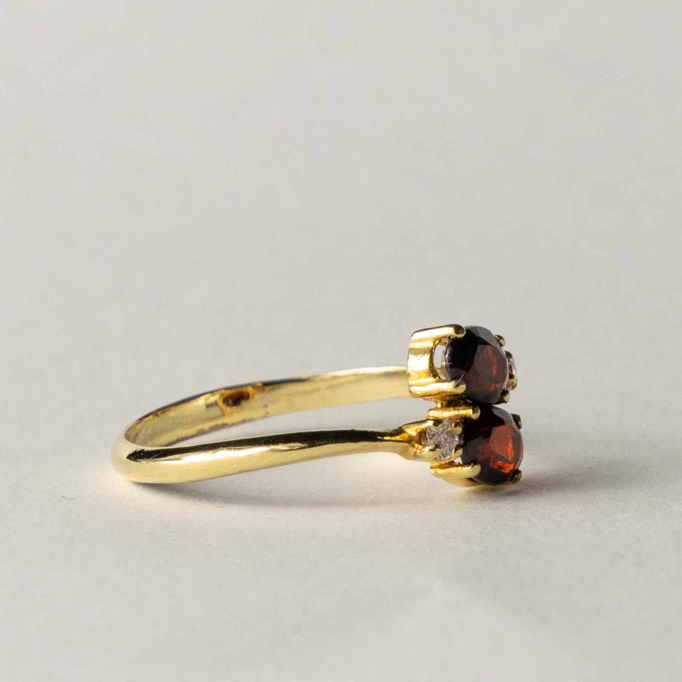 18ct garnet & diamond ring