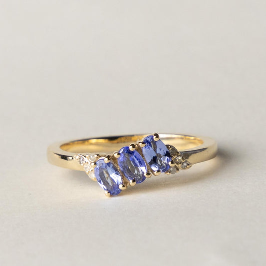 9ct tanzanite & diamond twist ring
