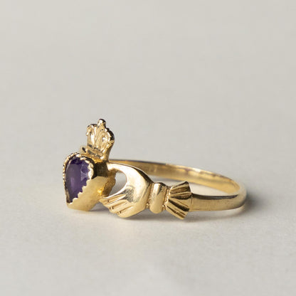 9ct claddagh amethyst ring