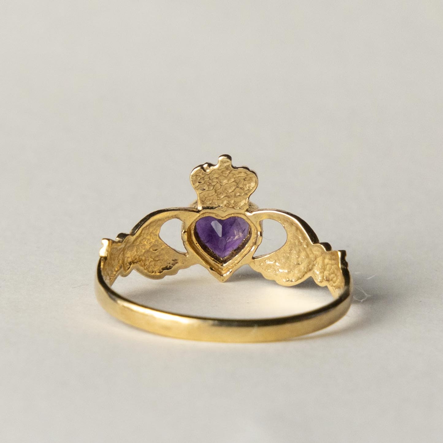 9ct claddagh amethyst ring