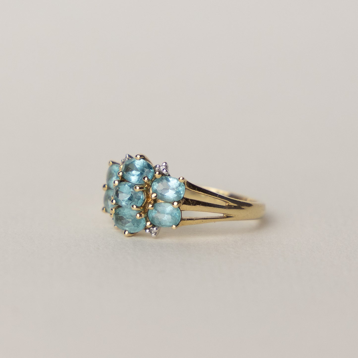 9 carat gold topaz diamond ring
