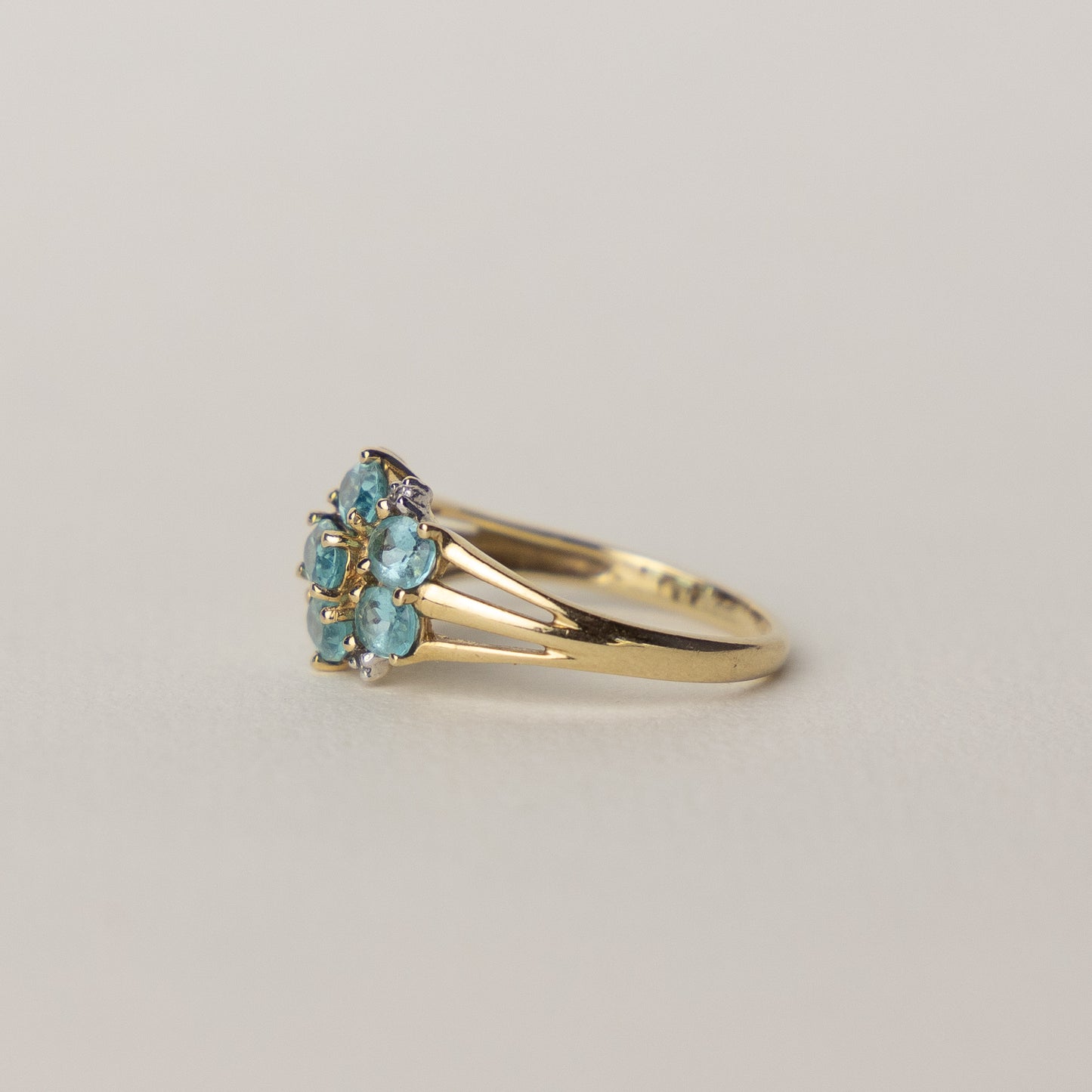 9 carat gold topaz diamond ring