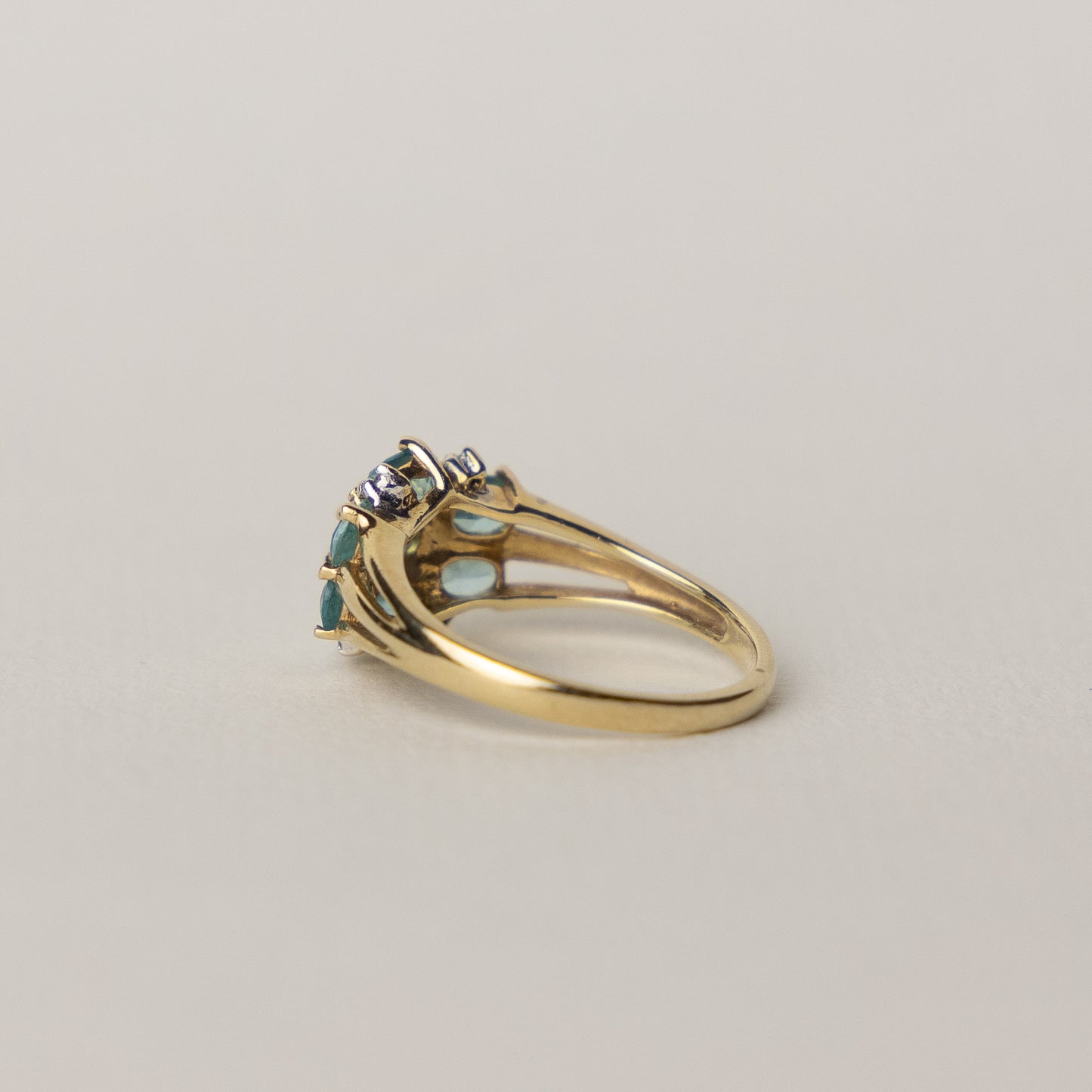 9 carat gold topaz diamond ring