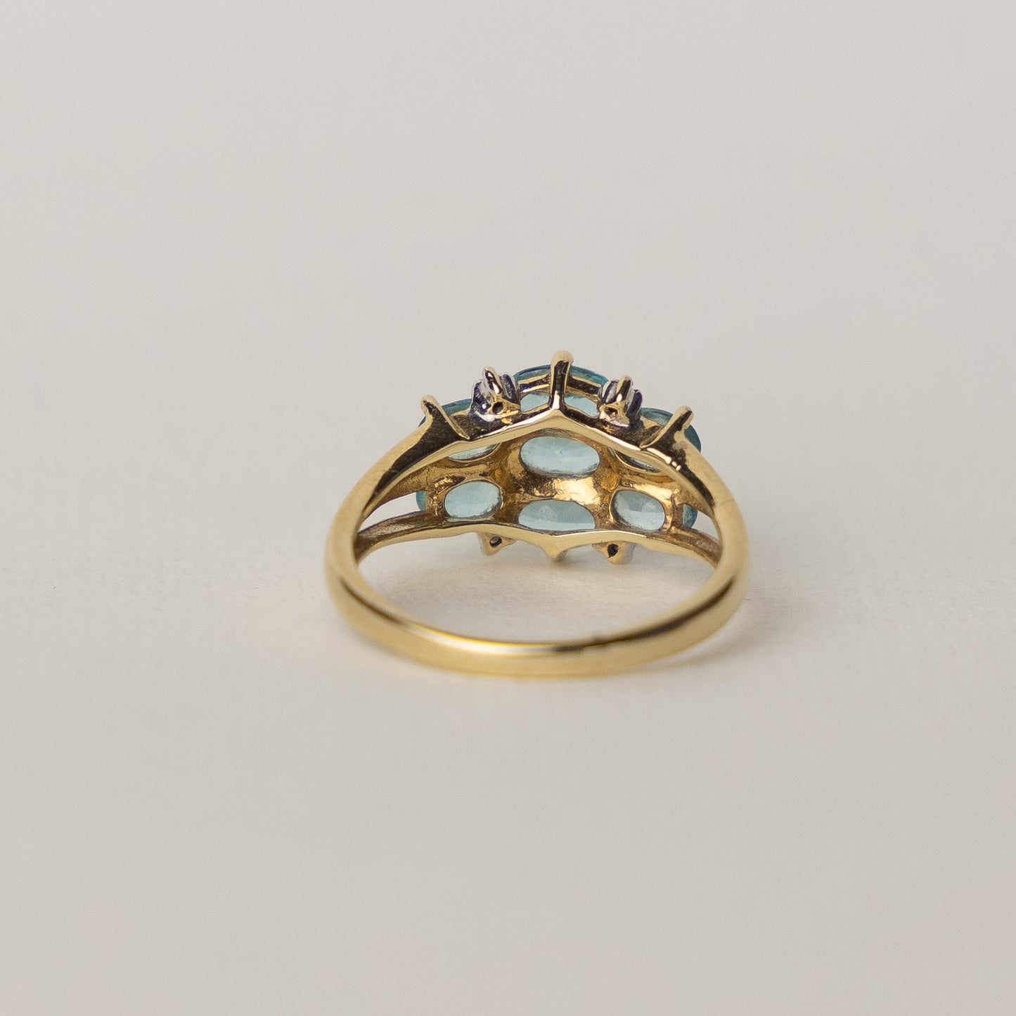 9 carat gold topaz diamond ring