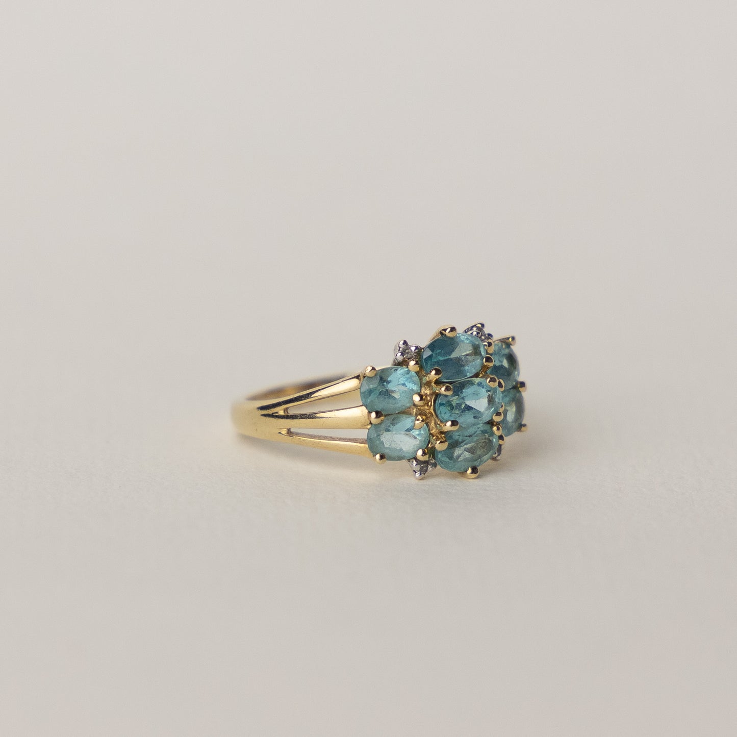 9 carat gold topaz diamond ring