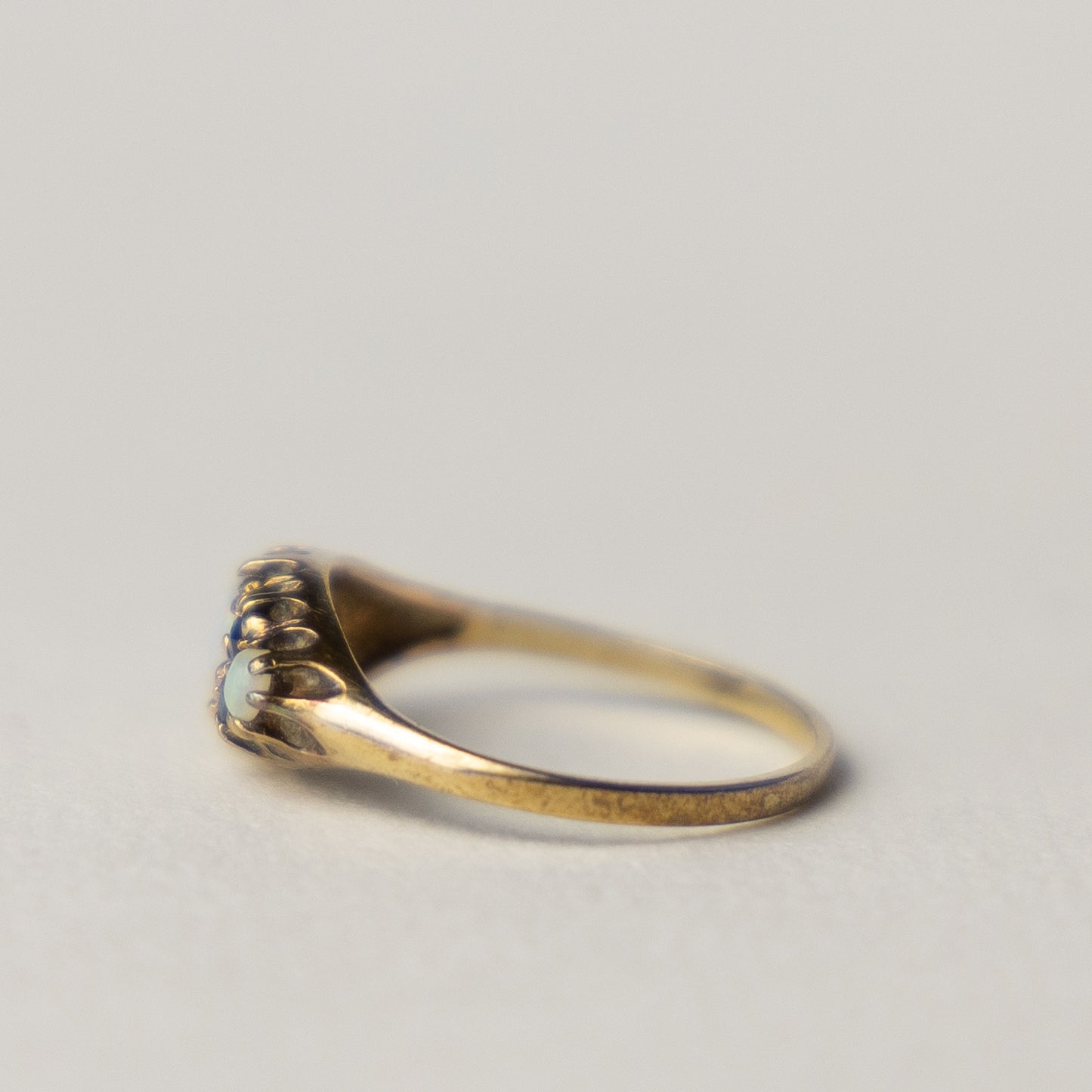 9 carat opal and sapphire ring