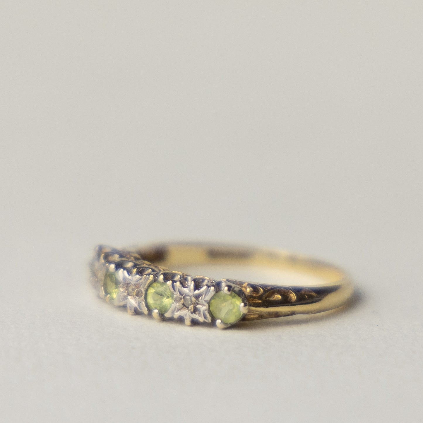 9 carat peridot and diamond ring