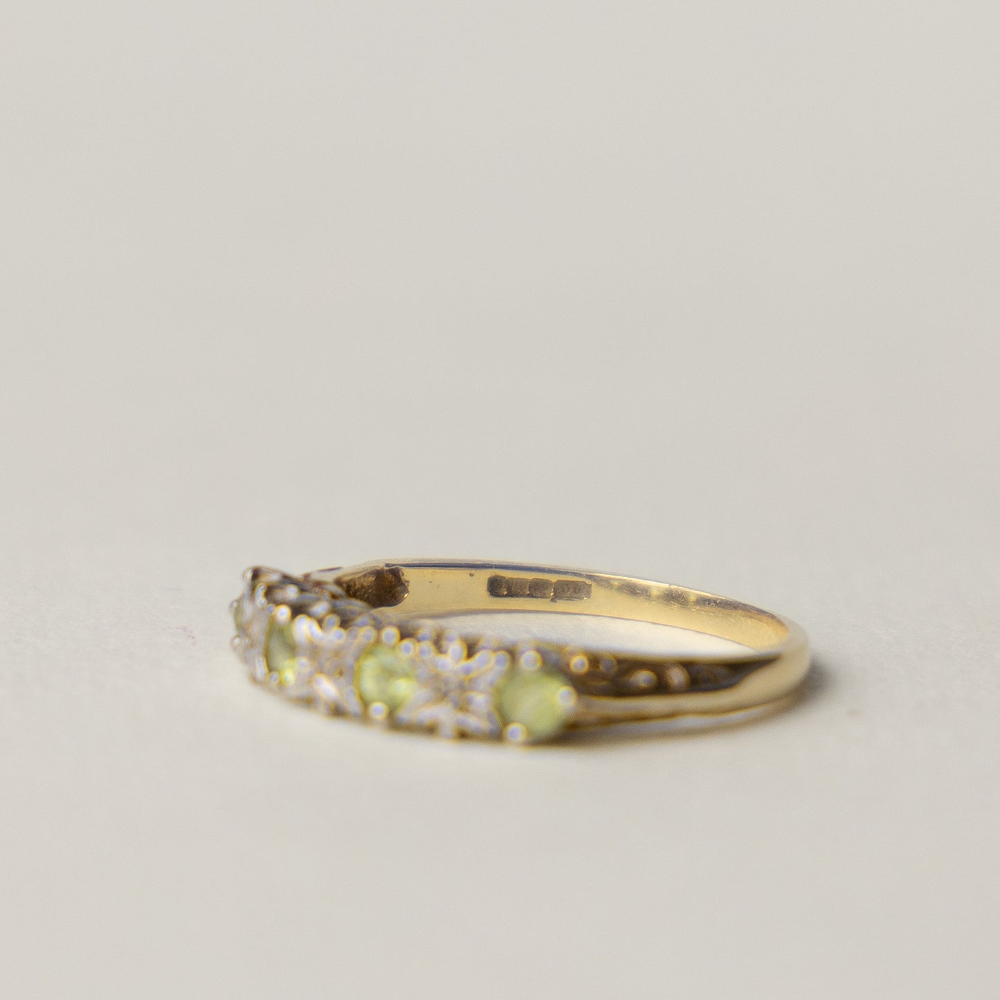9 carat peridot and diamond ring