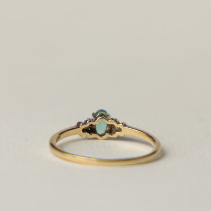 9 carat oval cut emerald diamond ring