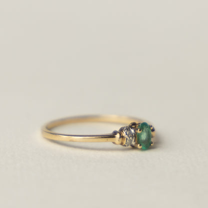9 carat oval cut emerald diamond ring