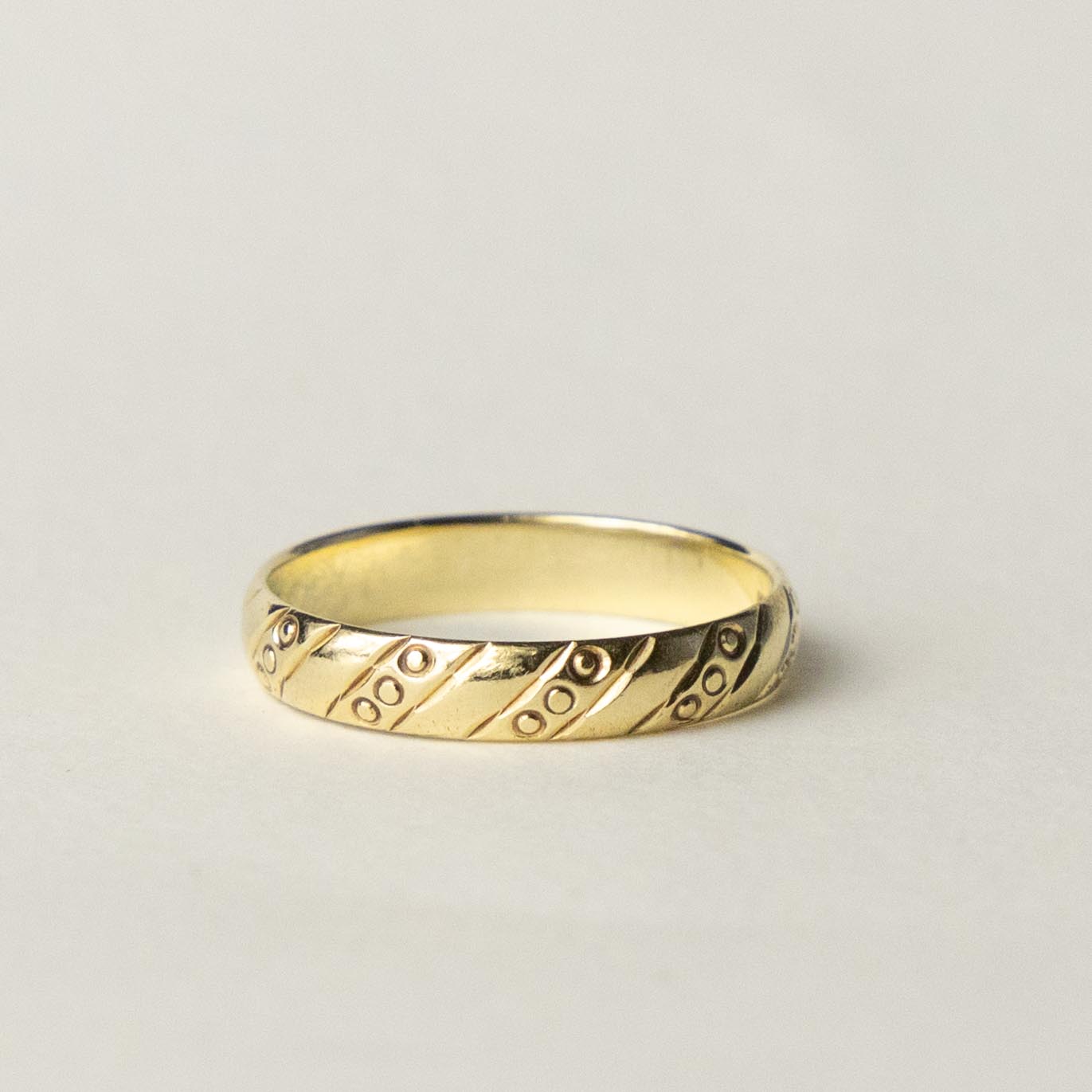 14ct patterned band ring