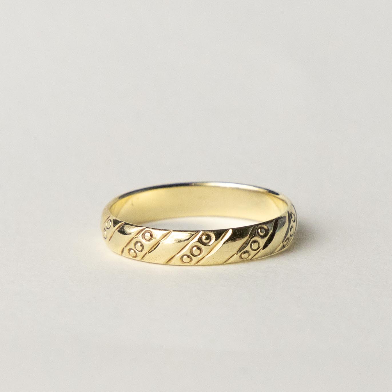 14ct patterned band ring