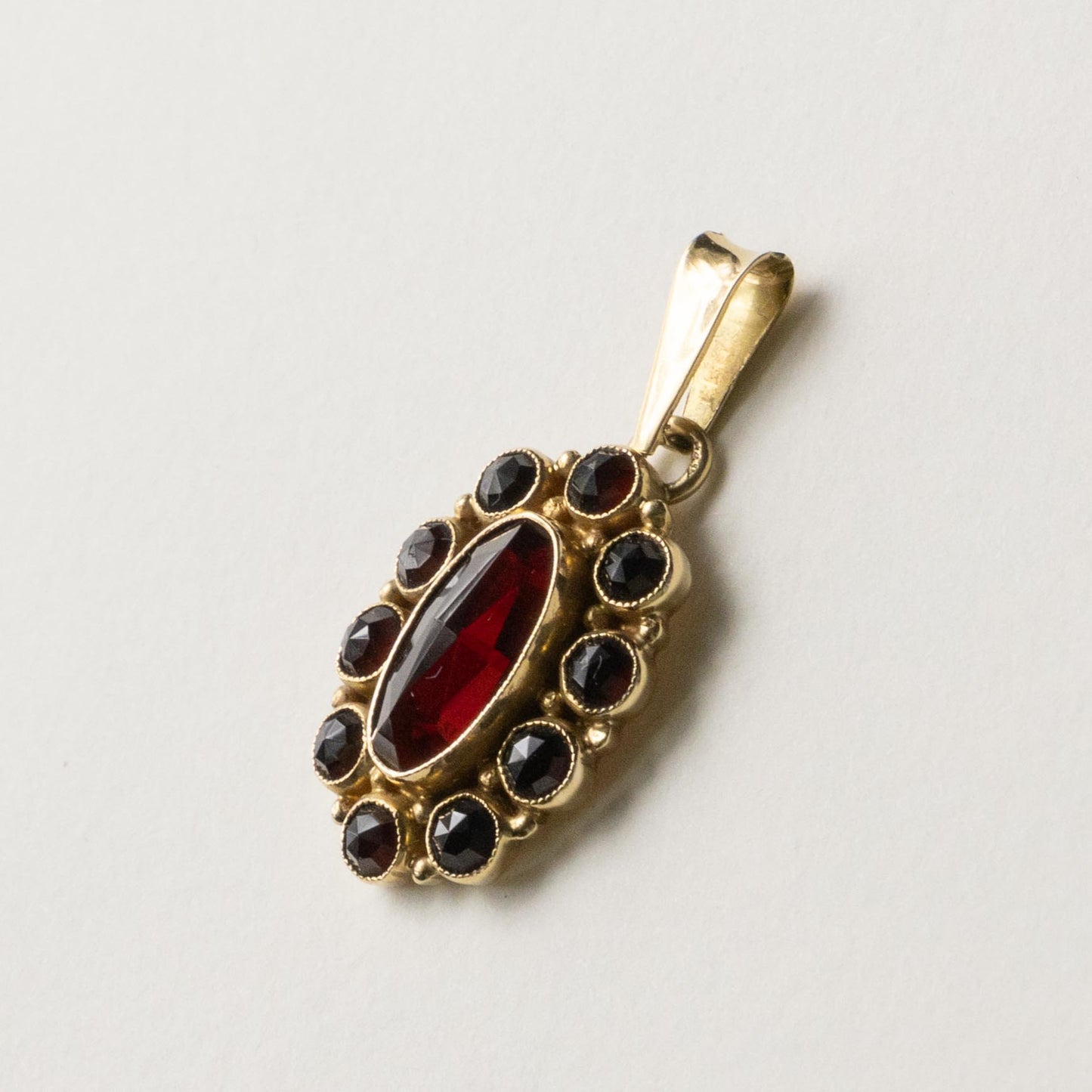 14ct garnet pendant
