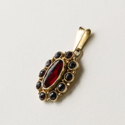14ct garnet pendant