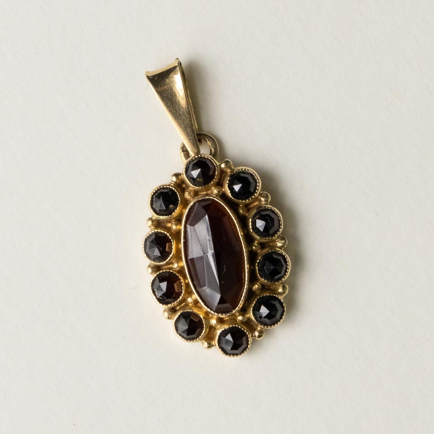 14ct garnet pendant