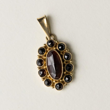 14ct garnet pendant