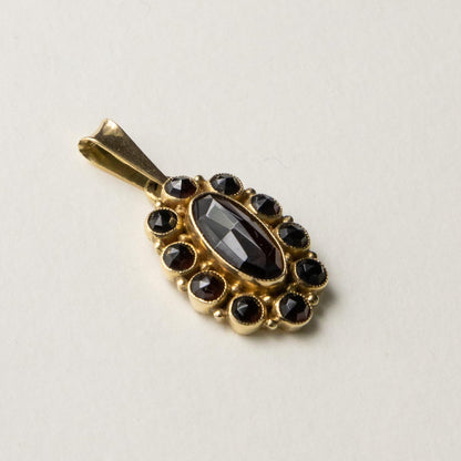 14ct garnet pendant