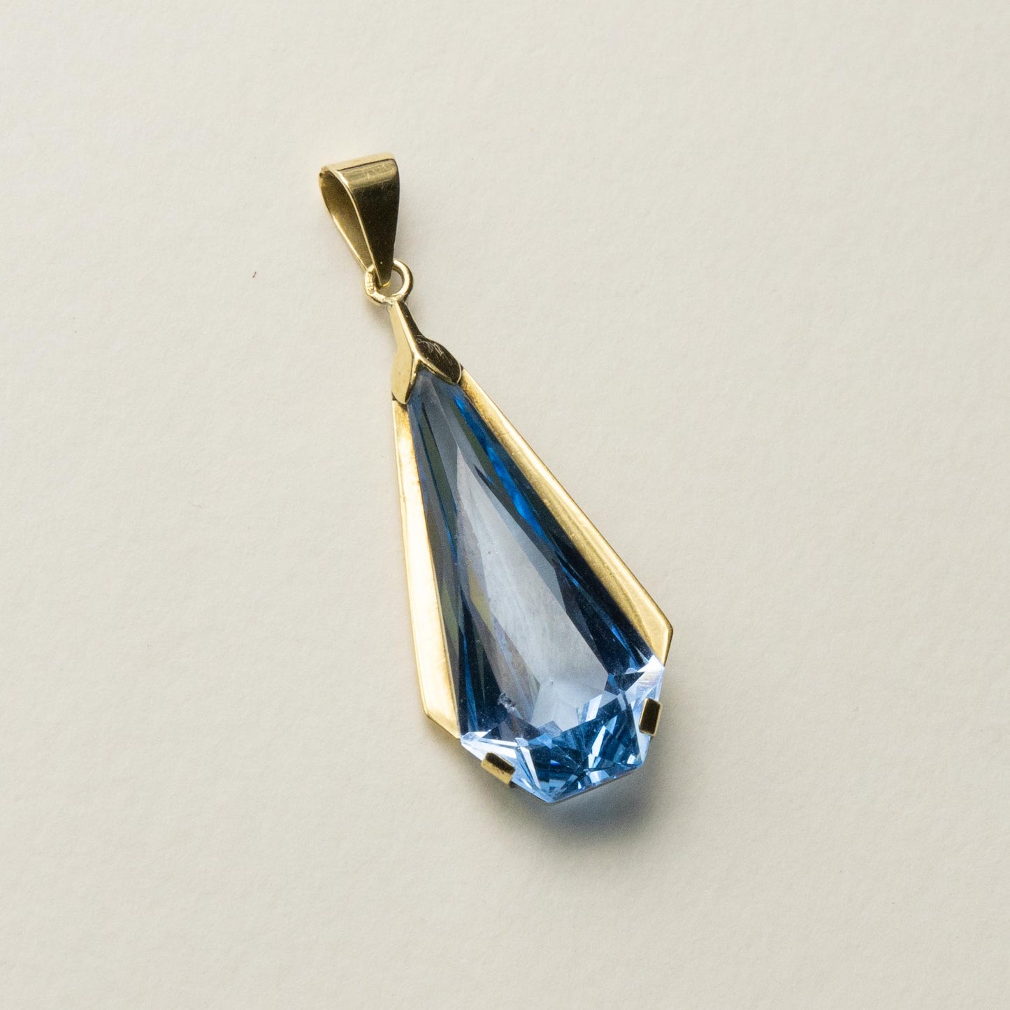 14ct blue topaz Art Deco pendant