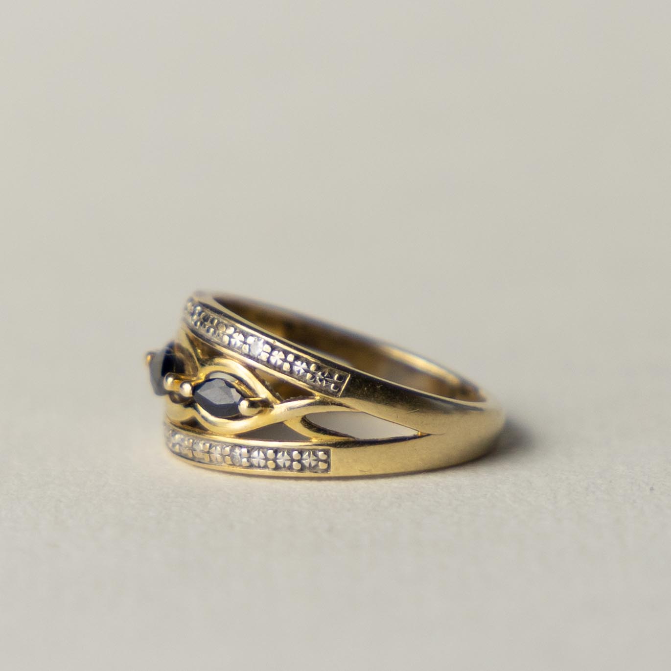 9ct sapphire & diamond band ring