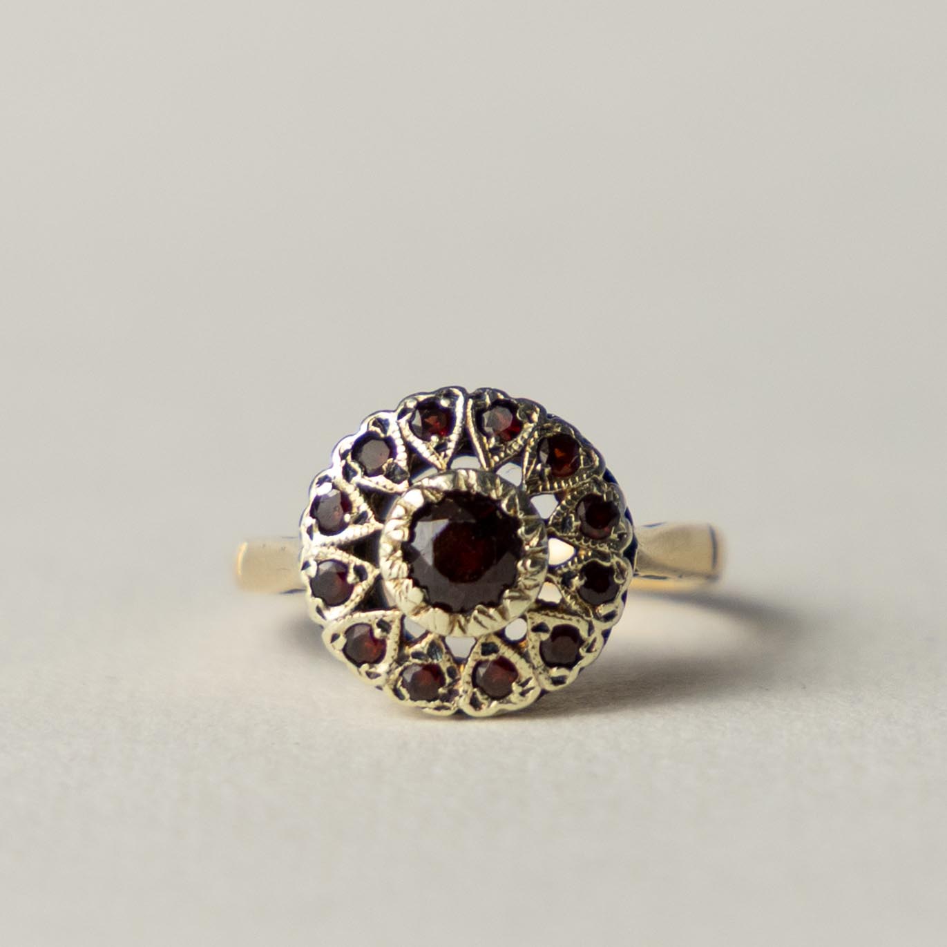 9ct garnet cluster