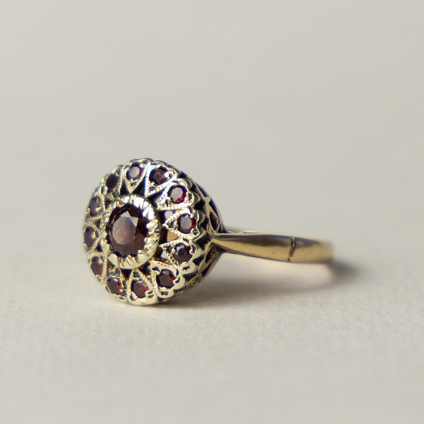 9ct garnet cluster