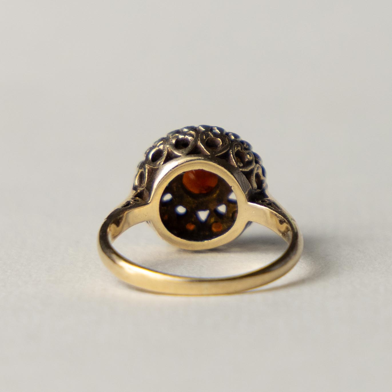 9ct garnet cluster