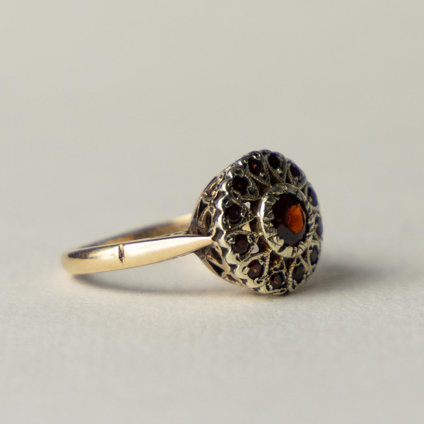 9ct garnet cluster