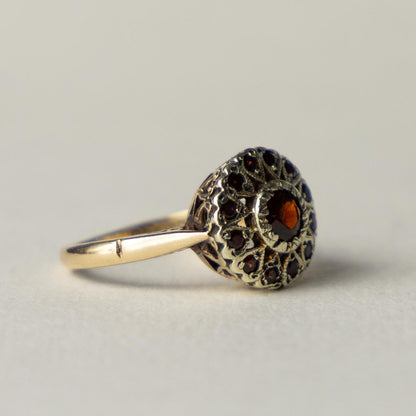 9ct garnet cluster