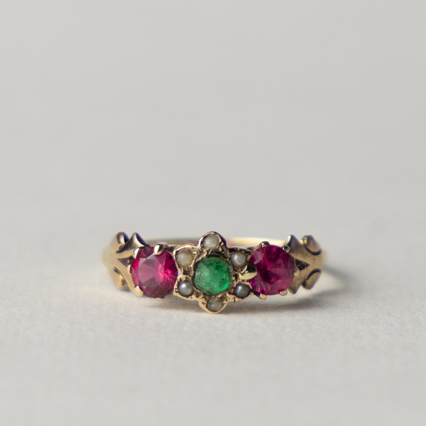 antique Victorian 9ct flower cluster ring
