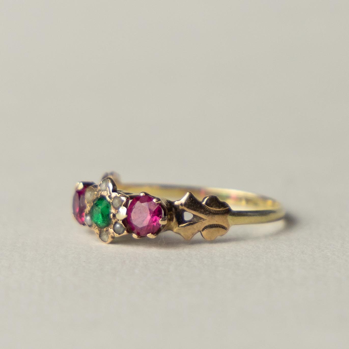 antique Victorian 9ct flower cluster ring