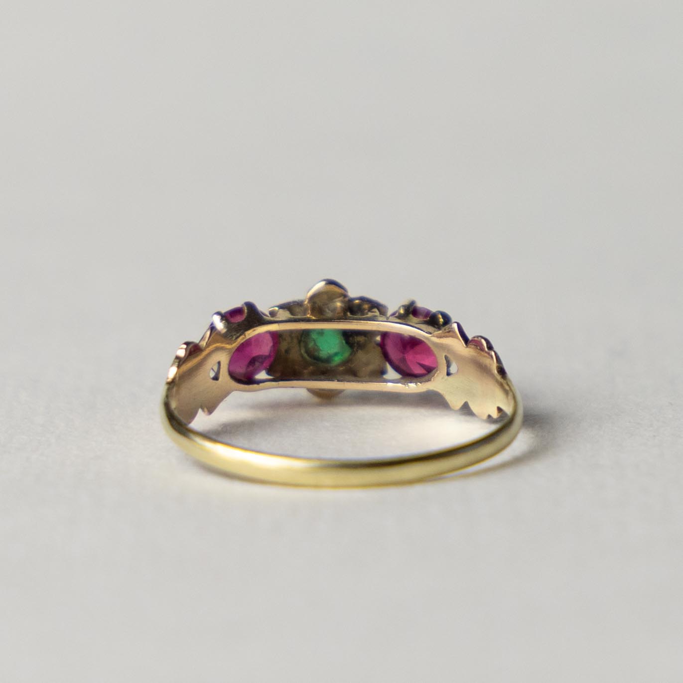 antique Victorian 9ct flower cluster ring