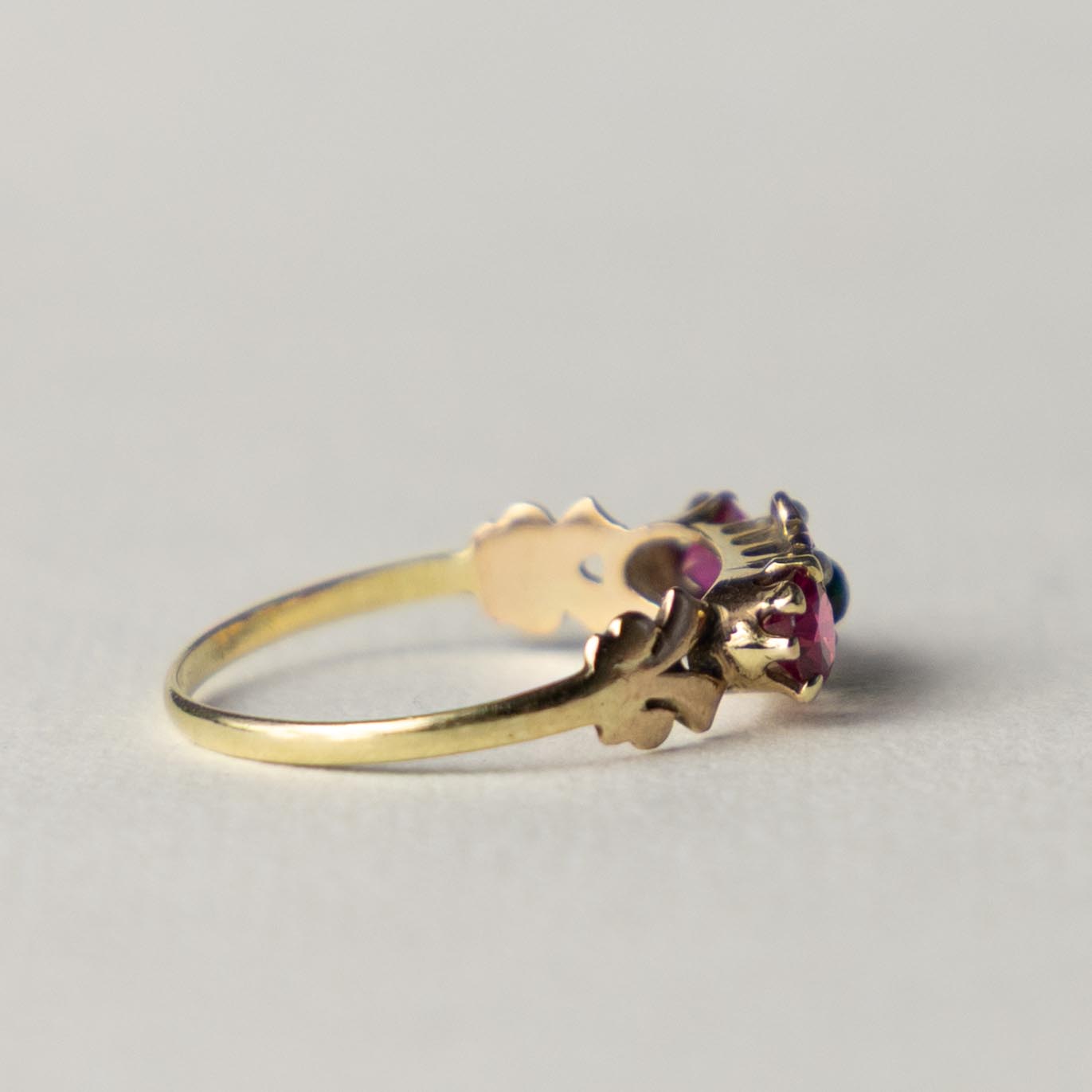 antique Victorian 9ct flower cluster ring